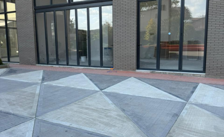 Tirane, jepet me qera ambjent biznesi Kati 0, 136 m² 1.500 € (ish fusha aviacionit)