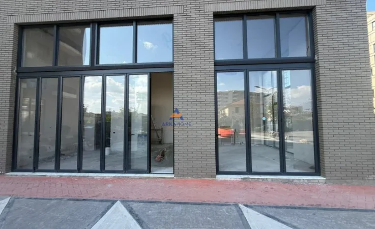 Tirane, jepet me qera ambjent biznesi Kati 0, 136 m² 1.500 € (ish fusha aviacionit)