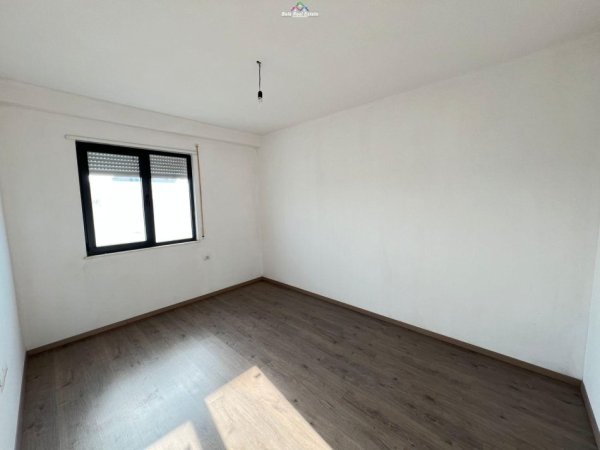 Tirane, jepet me qera zyre Kati 7, 105 m² 500 € (xhanfize keko)