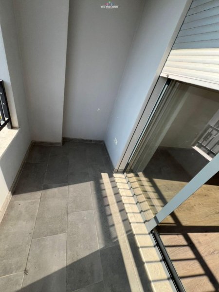 Tirane, jepet me qera zyre Kati 7, 105 m² 500 € (xhanfize keko)