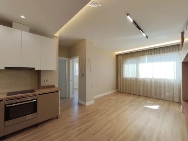 Tirane, jepet me qera apartament 2+1 Kati 7, 80 m² 800 € (irfan tomini)