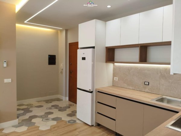 Tirane, jepet me qera apartament 2+1 Kati 7, 80 m² 800 € (irfan tomini)