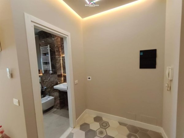 Tirane, jepet me qera apartament 2+1 Kati 7, 80 m² 800 € (irfan tomini)