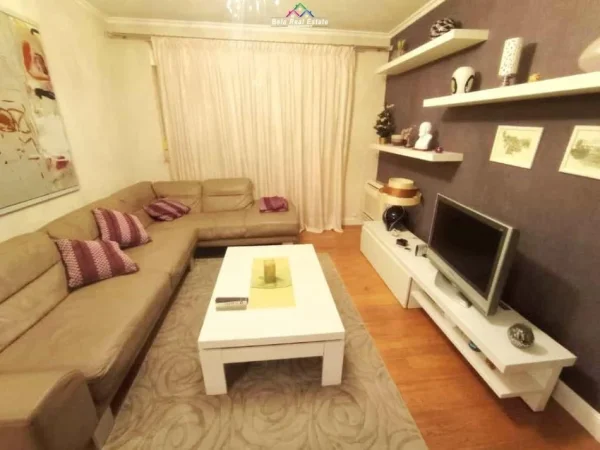 Tirane, jepet me qera apartament 2+1+Ballkon Kati 7, 110 m² 800 € (21 dhjetori)