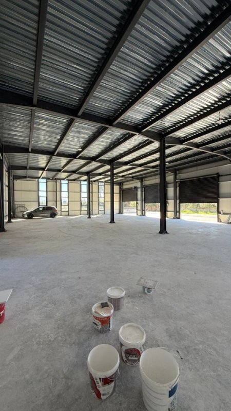 Tirane, jepet me qera zyre , 1.000 m² 2.500 € (LAKNAS)