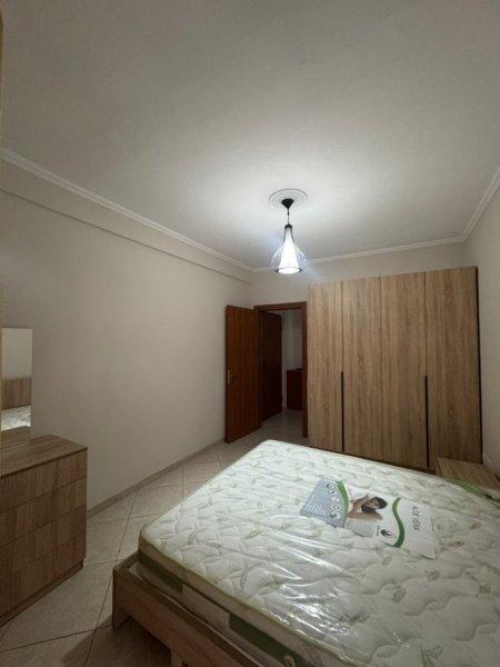 Tirane, jepet me qera apartament 2+1 Kati 3, 96 m² 600 € (kodra e diellit)