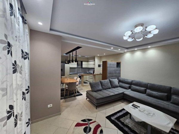 Tirane, jepet me qera apartament 2+1 Kati 2, 100 m² 650 € (rruga peti)