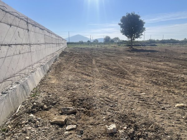 Sarande, shitet truall , 2.100 m² 100.000 € (Vrion Sarande Zona industriale)