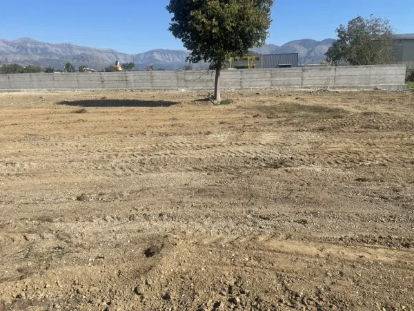 Sarande, shitet truall , 2.100 m² 100.000 € (Vrion Sarande Zona industriale)