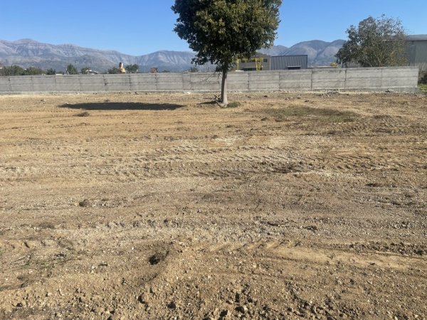 Sarande, shitet truall , 2.100 m² 100.000 € (Vrion Sarande Zona industriale)