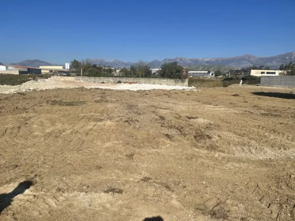 Sarande, shitet truall , 2.100 m² 100.000 € (Vrion Sarande Zona industriale)