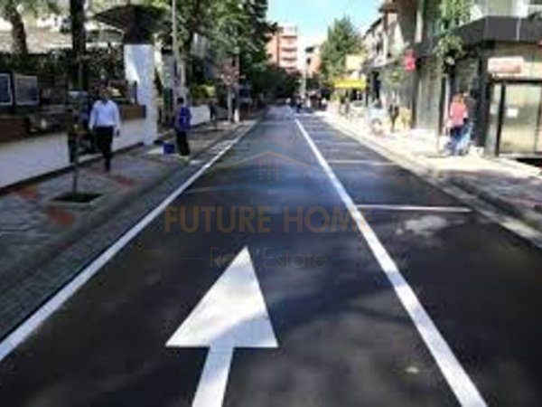 Tirane, jepet me qera ambjent biznesi Kati 0, 57 m² 3.000 € (Blloku)