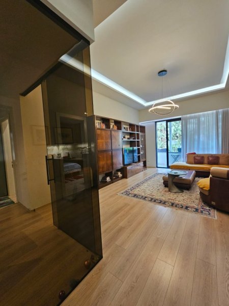 Tirane, shitet apartament 3+1 Kati 2, 150 m² 300.000 € (liqeni thate)