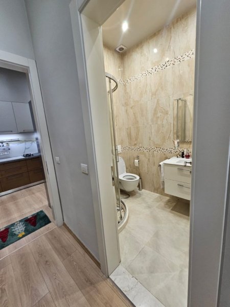 Tirane, shitet apartament 3+1 Kati 2, 150 m² 300.000 € (liqeni thate)