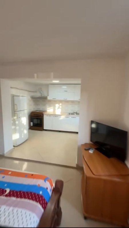 Tirane, jepet me qera garsonier , 50 m² 250€