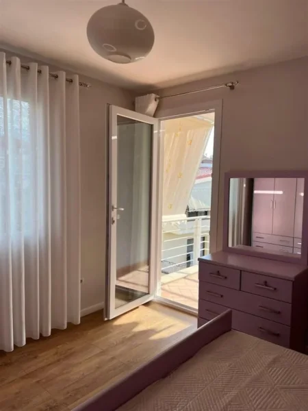 Tirane, jepet me qera apartament 2+1 , 1 m² 800 € (Rruga Gramoz Pashko)