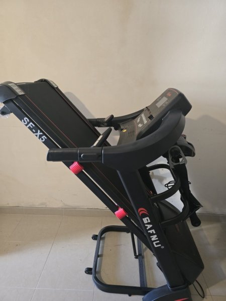 Tirane, shes Piste vrapimi 800 €