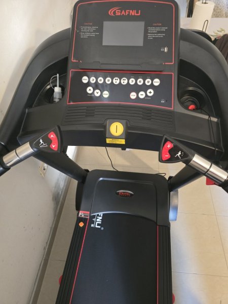 Tirane, shes Piste vrapimi 800 €