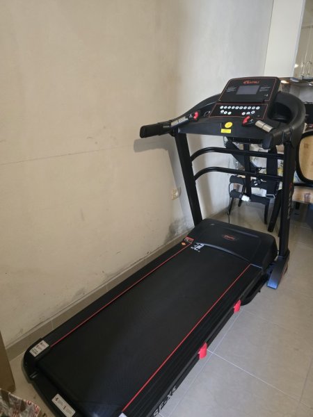 Tirane, shes Piste vrapimi 800 €