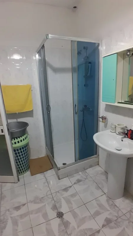 Tirane, jepet me qera apartament 2+1+Aneks+Ballkon , 102 m², 750 € )prane Tirana Garden Building ne Rr. Kavajes