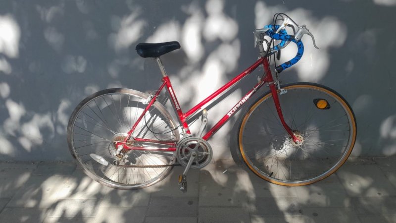 Tirane, njoftim biciklete Roadbike e kuqe 100 €