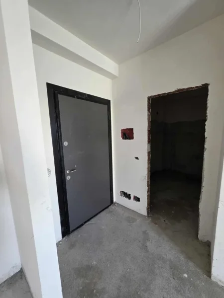 Rr Dibres,Shitet apartament 1+1+Ballkon Kati 5, Cmimi 100000 €