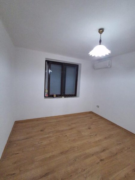 Tirane, jepet me qera zyre 2+1 Kati 2, 62 m² 700 € (Bllok)