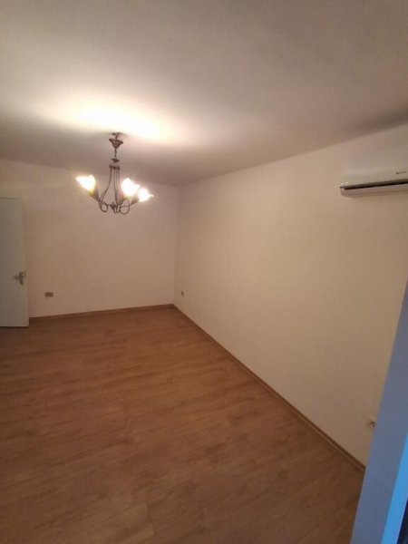 Tirane, jepet me qera zyre 2+1 Kati 2, 62 m² 700 € (Bllok)