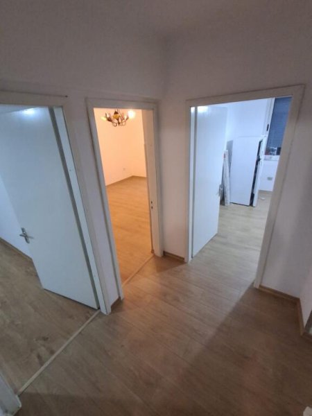Tirane, jepet me qera zyre 2+1 Kati 2, 62 m² 700 € (Bllok)