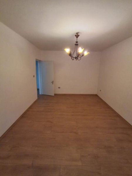 Tirane, jepet me qera zyre 2+1 Kati 2, 62 m² 700 € (Bllok)