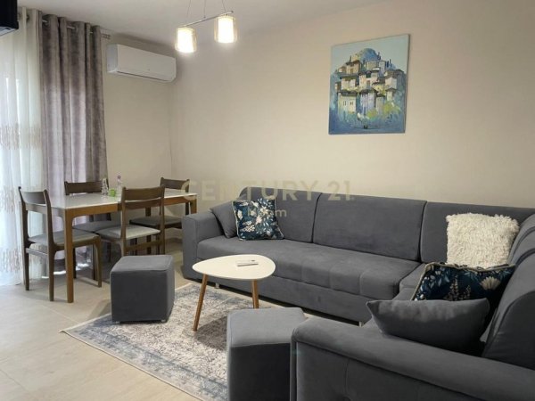 Tirane, jepet me qera apartament 3+1+Ballkon Kati 5, 120 m² 690 € (Rruga fortuzi)