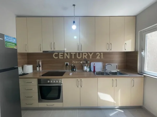 Tirane, jepet me qera apartament 3+1+Ballkon Kati 5, 120 m² 690 € (Rruga fortuzi)