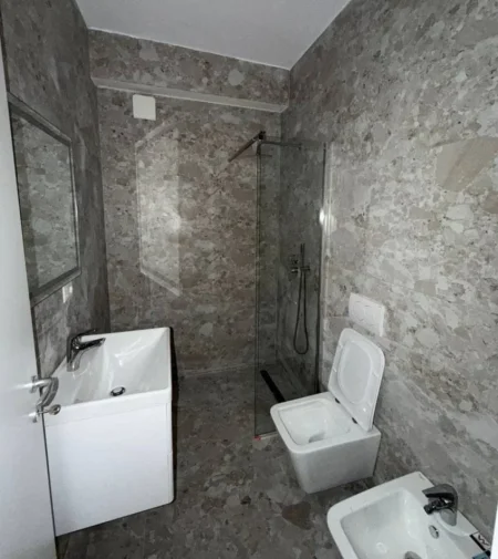 Durres, shitet apartament 1+1+Ballkon Kati 1, 56 m² 77.000 € (Shkembi i Kavajes)