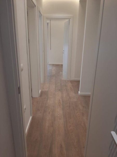 Tirane, shitet apartament 3+1+Ballkon Kati 6, 115 m² 300.000 € (21 Dhjetori afer Hotel Mondial shitet super apartament 3+2)