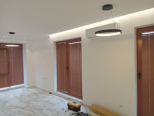 Jepet me qera Ambient per Bisnes Cmimi 1200 euro (Ndertese tepër cilësoe)