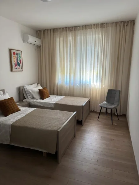 Tirane, jepet me qera apartament 2+1 Kati 2, 90 m² 950 € (Rruga Durresit)