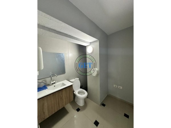 Durres, jepet me qera ambjent biznesi Kati 0, 120 m² 700 € 
