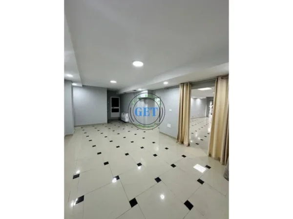 Durres, jepet me qera ambjent biznesi Kati 0, 120 m² 700 € 