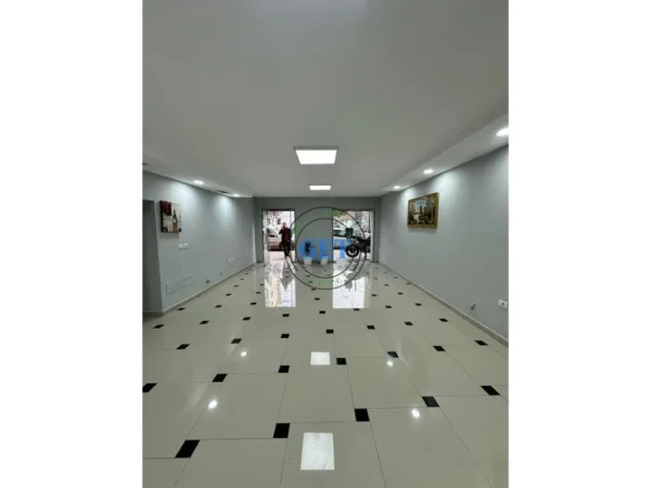 Durres, jepet me qera ambjent biznesi Kati 0, 120 m² 700 € 