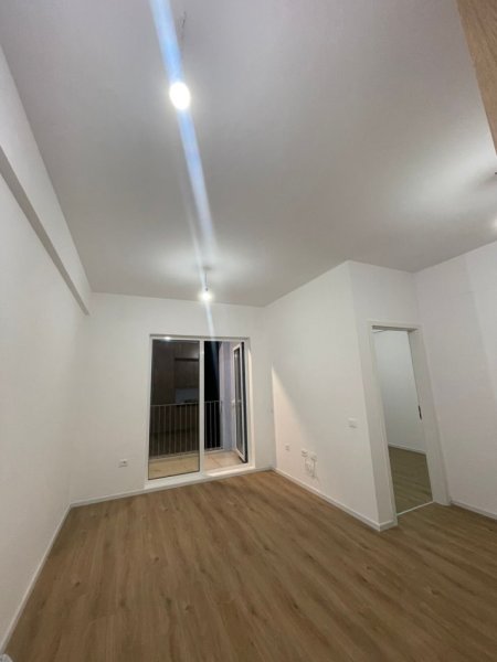 Tirane, jepet me qera apartament 1+1 , 44 m² 