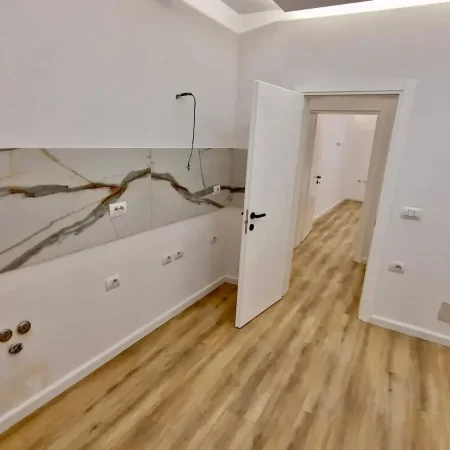 Tirane, jepet me qera apartament 1+1 Kati 2, 910 € 
