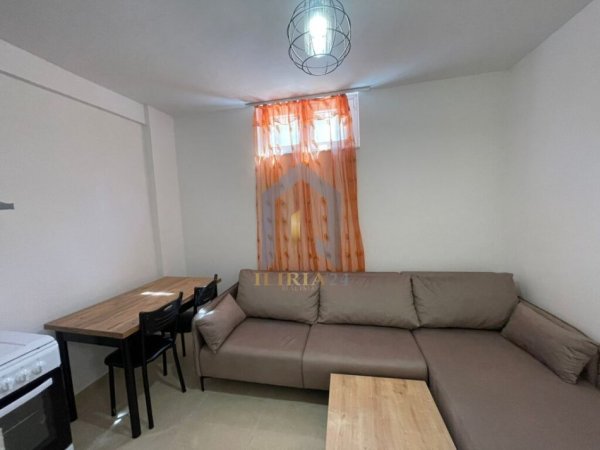 Tirane, jap me qera apartament 1+1 Kati 0, 45 m² 250 € (Laprake Rruga Azem Galica)