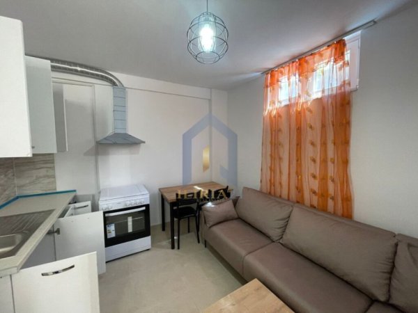 Tirane, jap me qera apartament 1+1 Kati 0, 45 m² 250 € (Laprake Rruga Azem Galica)