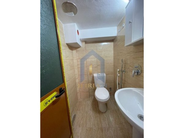 Tirane, jap me qera apartament 1+1 Kati 0, 45 m² 250 € (Laprake Rruga Azem Galica)