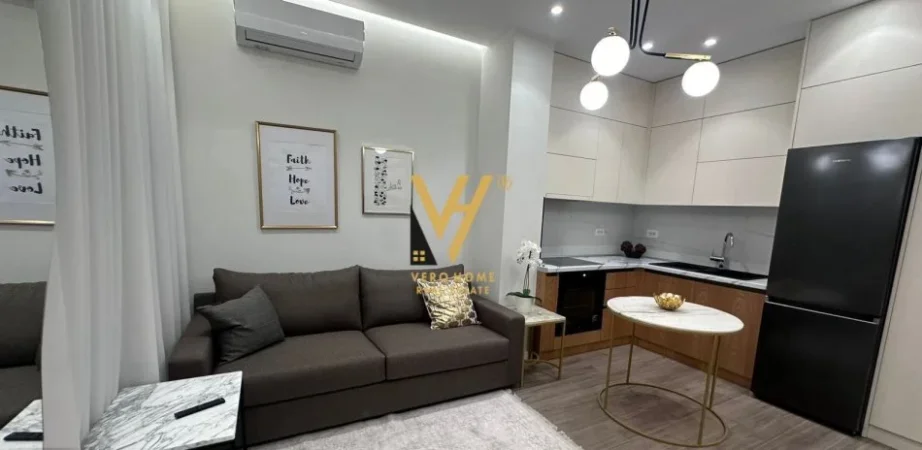 Tirane, jepet me qera apartament 1+1+Ballkon Kati 8, 50 m² 620 € (STACIONI I TRENIT)