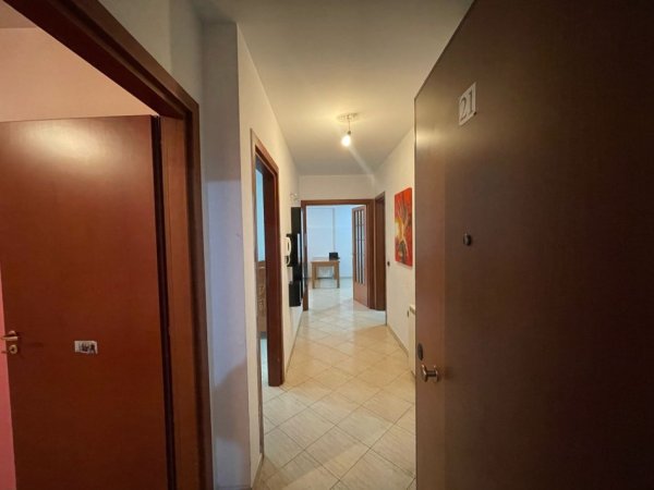 Tirane, jepet me qera apartament 4+1 Kati 2, 1.500 € (Zogu i Zi ( (MLS # 530581008-38))