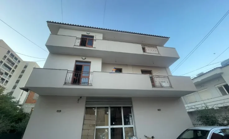 Tirane, shitet Vile 3 Katshe Kati 3, 330 m² (don bosko)