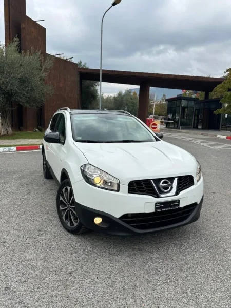 Tirane, shes SUV NISSAN QASHQAI 2.0 TDI PANORAMA FULL OPTION Nafte, e bardhë automatik Klima 221.000 km