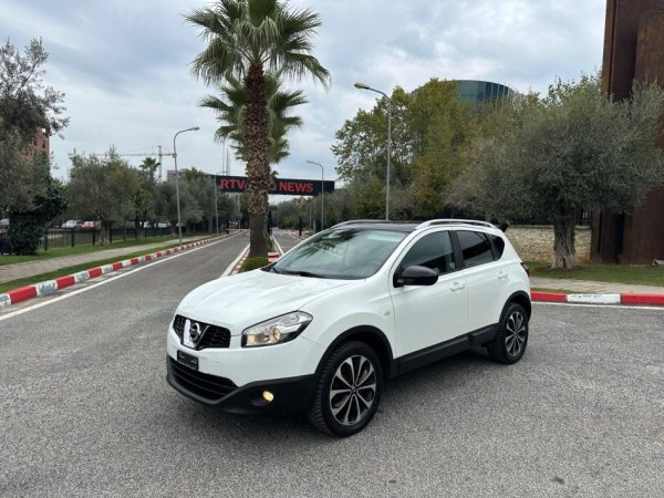 Tirane, shes SUV NISSAN QASHQAI 2.0 TDI PANORAMA FULL OPTION Nafte, e bardhë automatik Klima 221.000 km