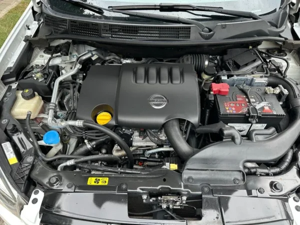 Tirane, shes SUV NISSAN QASHQAI 2.0 TDI PANORAMA FULL OPTION Nafte, e bardhë automatik Klima 221.000 km